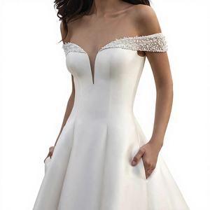 Robe de mariée élégante et moderne AM02 en satin, ornée de sequins, de fleurs, de dentelle longue et d'applications de cristaux pour femme - Product Image 1