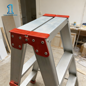 Conectores de bisagra reforzados y fijos en ambos lados de la bisagra plana de la escalera de aluminio. - Product Image 6