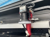 Machine de découpe laser CO2 à alimentation automatique 1610 pour textiles, tissus, bois, stores et rideaux, avec support IA et refroidissement par eau