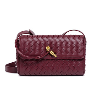 Commerce extérieur femmes élégant tissé géométrique PU sac à bandoulière/bandoulière à la mode mode rétro petit carré simple sangle Polyester - Product Image 4