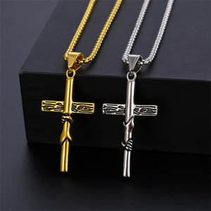 Collier long en acier rétro avec pendentif en forme de poing croisé, style européen et américain, pour hommes, fabrication sans intermédiaires pour gagner en différence de prix - Product Image 4