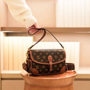 High-quality Geometric Pattern PU <b>Material</b> square Bag. the Interior Is Lined with a Zipper. It Is Suitable for Daily Use.186 - Product Image 5