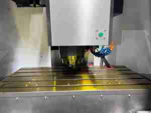 Bán buôn độ chính xác cao <span class=keywords><strong>5</strong></span> trục vmc1265 <span class=keywords><strong>CNC</strong></span> gia công dọc centre BT40 cho nhà sản xuất chế biến công cụ kim loại Nhà cung cấp - Product Image 2