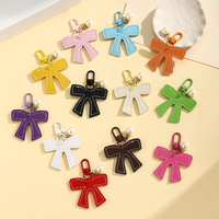 Porte-clés en cuir PU avec nœud pour décorations de fête Coquette, pendentif élégant en forme de nœud, cadeaux pour la salle de classe et usage quotidien