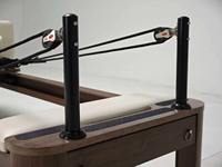Lit de Pilates Reformer en aluminium robuste avec chariot à glissement fluide, ensemble complet d'accessoires pour studio et domicile