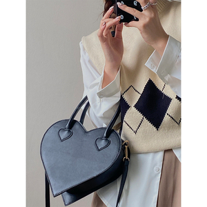 Unique Designer Heart Shape <strong>Bag</strong> Women's 2022 New Fashion Simple Handbag Retro <strong>Black</strong> Shoulder Purses and <strong>Bags</strong> Ladies - Product Image 4