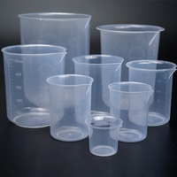 Approvisionnement d'usine laboratoire de haute qualité 50ml 500ml bécher de mesure en plastique avec bec doseur tasse