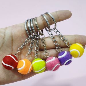 Porte-clés balle de tennis multicolores 3,8 cm, porte-clés sportif, accroche-sac pour les amateurs de tennis, idée cadeau promotionnel sportif en gros - Product Image 3