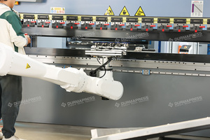 Presse plieuse hydraulique entièrement contrôlée par ordinateur CNC pour tôles, automatisation, matériaux de construction et décoration - Product Image 5