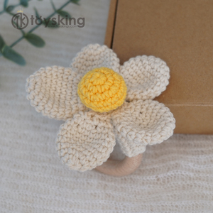 <span class=keywords><strong>Hochet</strong></span> pour bébé en bois de hêtre et coton, fait main, <span class=keywords><strong>personnalisable</strong></span>, en forme de fleur au crochet, pour filles, vente en gros - Product Image 4