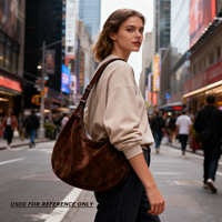 Sac demi-lune pour femme en daim de luxe classique, vente en gros de sacs à bandoulière pour femme en cuir véritable nubuck, sacs hobo pour un usage quotidien