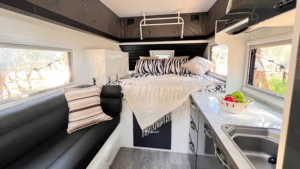 Venta al por mayor de autocaravana de 15 pies con las mejores instalaciones 4x4 RV en venta tienda en la azotea toldo eléctrico más bajos <span class=keywords><strong>precios</strong></span> de fábrica - Product Image 3