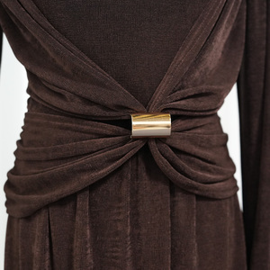 La robe d'<span class=keywords><strong>é</strong></span>t<span class=keywords><strong>é</strong></span> de la dame est <span class=keywords><strong>é</strong></span>l<span class=keywords><strong>é</strong></span>gante et unique, avec une taille brillante. C'est une robe de soir<span class=keywords><strong>é</strong></span>e à la mode. - Product Image 6