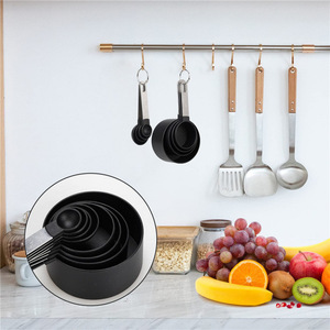Ustensiles de cuisine, ensemble de 8 tasses à mesurer et cuillères à mesurer empilables en plastique noir avec poignée en acier inoxydable - Product Image 3