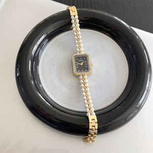 Elegante Reloj de Cuarzo para Mujer con Brazalete de Perlas, Esfera Cuadrada con Detalles de Diamantes de Imitación, Ideal para Regalo y Fiesta - Product Image 3
