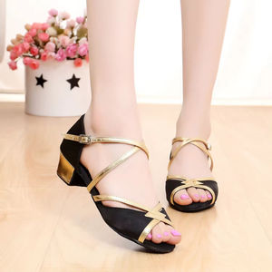 Vente en gros de nouvelles chaussures de <span class=keywords><strong>danse</strong></span> <span class=keywords><strong>latine</strong></span> avec paillettes talon plat fond souple chaussures de <span class=keywords><strong>danse</strong></span> d'intérieur en satin - Product Image 6