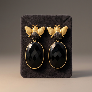 Boucles d'oreilles créoles tendance en argent sterling 925 plaqué or 18 carats avec onyx noir de forme ovale - Product Image 2