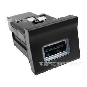 ที่ชาร์จในรถยนต์ Volkswagen Type C QC3.0 ชาร์จเร็ว 12V แบบหนีบพอร์ต XT-2410 - Product Image 3