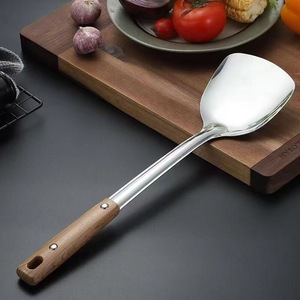 Espátula de acero inoxidable con mango de madera de 12 pulgadas o más, acabado de alto brillo, utensilio de cocina duradero para freír, cuchara para sopa - Product Image 1