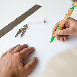 Stylo à bille promotionnel en bambou recyclé avec logo personnalisé imprimé au laser, largeur d'écriture de 1,00 mm pour la papeterie - Product Image 5