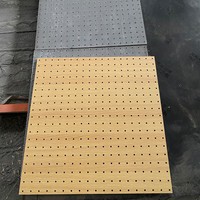 Hochwertige Akustikpaneele aus Holzverbundwerkstoff mit perforierten Löchern für Tonstudios, Hörsäle und Konferenzräume