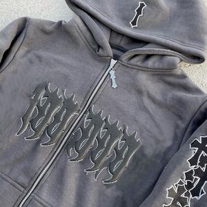 Sudadera con capucha vintage para hombre con logo OEM personalizado, conjunto de dos piezas con cremallera completa y pedrería, transpirable, de algodón ecológico y forro polar de terciopelo. - Product Image 4