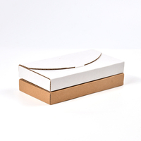 Boîte d'emballage en carton kraft écologique personnalisée avec logo, style enveloppe, avec lamination mate et gaufrage pour livres et cartes