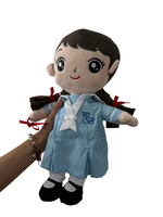 Robe de graduation personnalisée OEM, poupée garçon en peluche, broderie de nom personnalisée, uniforme scolaire exclusif, vêtements, jouet en peluche personnalisé, vente en gros