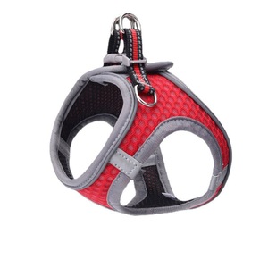 Arnés de malla transpirable T-Cross para perros pequeños y medianos, gatos y mascotas, con correa para paseo y transporte. - Product Image 5