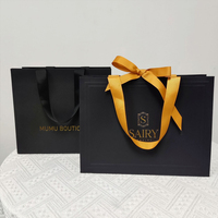 Sacs cadeaux en papier de luxe écologiques et recyclables imprimés sur mesure Newsense avec logos personnalisés pour les petites entreprises de vêtements et de chaussures