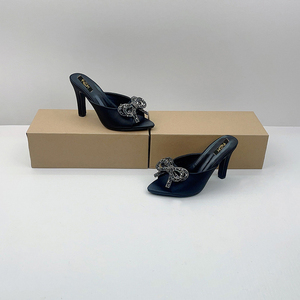 Nouvelles sandales à <span class=keywords><strong>talon</strong></span> épais et bout ouvert, style Y 37-41, avec nœud en strass, à la mode et polyvalentes, pantoufles à talons hauts - Product Image 4