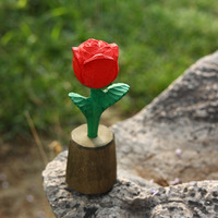Roses sculptées à la main en bois, ornement de voiture en bois massif, cadeaux mignons de dessin animé, artisanat en bois, pour bureau, transfrontalier