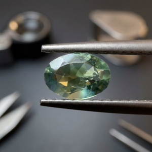Piedra de Alejandrita Suelta, Corte Ovalado, Cambio de Color Verde Azulado, Facetada, 6.80x5mm, 0.60ct, Gema Rara de Colección, para Joyería Fina, Natural - Product Image 3