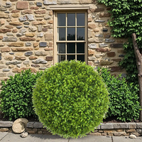Vente en gros de boules topiaires réalistes d'herbe verte en plastique pour la décoration de la maison et du jardin