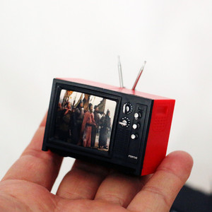 Modèle de meuble miniature pour maison de poupée, simulation plastique, cabine et télévision pour enfants et adultes - Product Image 3