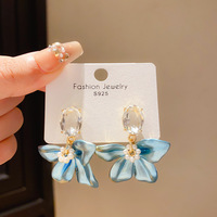 Anting Bunga Mutiara Berlapis Berlian dari Paduan Logam - Perhiasan Telinga Elegan Kelas Atas Gaya Retro Prancis untuk Wanita, Anti Alergi