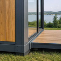 Maison modulaire en conteneur résidentiel avec plan à deux étages, murs en verre et balcon