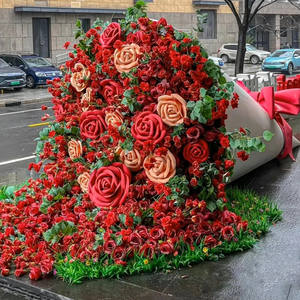 Estatua de Ramo de Rosas Artificiales de Fibra de Vidrio, Escultura Realista para Decoración de Eventos Románticos - Product Image 6