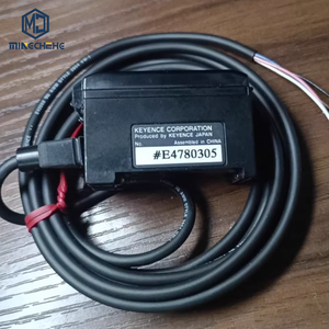 Amplificateur de capteur ultrasonique numérique KEYENCE FW-V20P, série FW, sortie PNP, sortie analogique 4-20 mA, montage sur rail DIN, FW V20P - Product Image 1