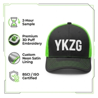 Casquette de camionneur haut de gamme YKZG personnalisée avec broderie 3D en relief, surpiqûres contrastées vert néon, maille noire anthracite et doublure en satin