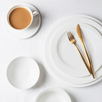 Vente en gros d'assiettes de luxe pour hôtel P & T Plats en céramique pour salle à manger décontractée Vaisselle Café Vin Ensemble d'assiettes de restaurant Ensemble d'assiettes à dîner