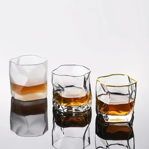 Bicchiere da whisky trasparente con bordo in oro Rock vecchio stile dal Design intrecciato da 8.45 once