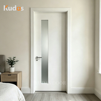Porte intérieure en bois moderne et minimaliste, vitrée givrée verticale blanche, porte en bois unie avec verre de confidentialité pour chambre, salle de bain, maison