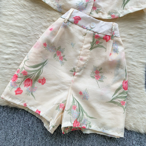 Setelan Blazer dan Celana Pendek Wanita Motif Bunga Musim Panas Kerah Berlekuk Lengan 3/4 Kasual untuk Kerja Dua Potong - Product Image 3