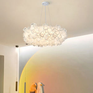 Lámpara Colgante Moderna con Flores Blancas, LED Blanco Cálido, Regulable, Altura Ajustable, Compatible con CA, 3 Años de Garantía, para el Hogar - Product Image 1