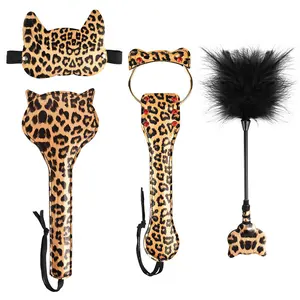 Leopard-Design sexy Augenmaske pelzige Federn flirtend Klickfleder Flogging PU Leder SM Sexspielzeug Bondage