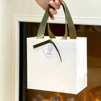 Sac cadeau multi-imprimé avec logo 3D en relief, écologique, recyclable, avec étiquette, pour les soins de la peau, les cosmétiques, le papier d'art, sac en papier blanc