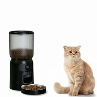 Distributeur automatique intelligent à double objectif en plastique avec caméra, jouet laser rotatif et caméra de sécurité domestique HD pour chats et petits animaux