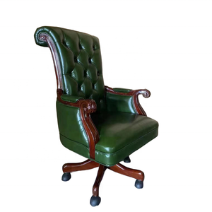 <span class=keywords><strong>Chaise</strong></span> <span class=keywords><strong>de</strong></span> <span class=keywords><strong>bureau</strong></span> <span class=keywords><strong>de</strong></span> direction à dossier haut personnalisée en cuir véritable vert, pivotante, base en <span class=keywords><strong>bois</strong></span> Chesterfield avec <span class=keywords><strong>roulettes</strong></span>, <span class=keywords><strong>chaise</strong></span> <span class=keywords><strong>de</strong></span> patron - Product Image 1