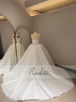 Robe de mariée princesse bouffante Ruolai QW02307 2026 à col en V sans manches avec appliques de dentelle perlée